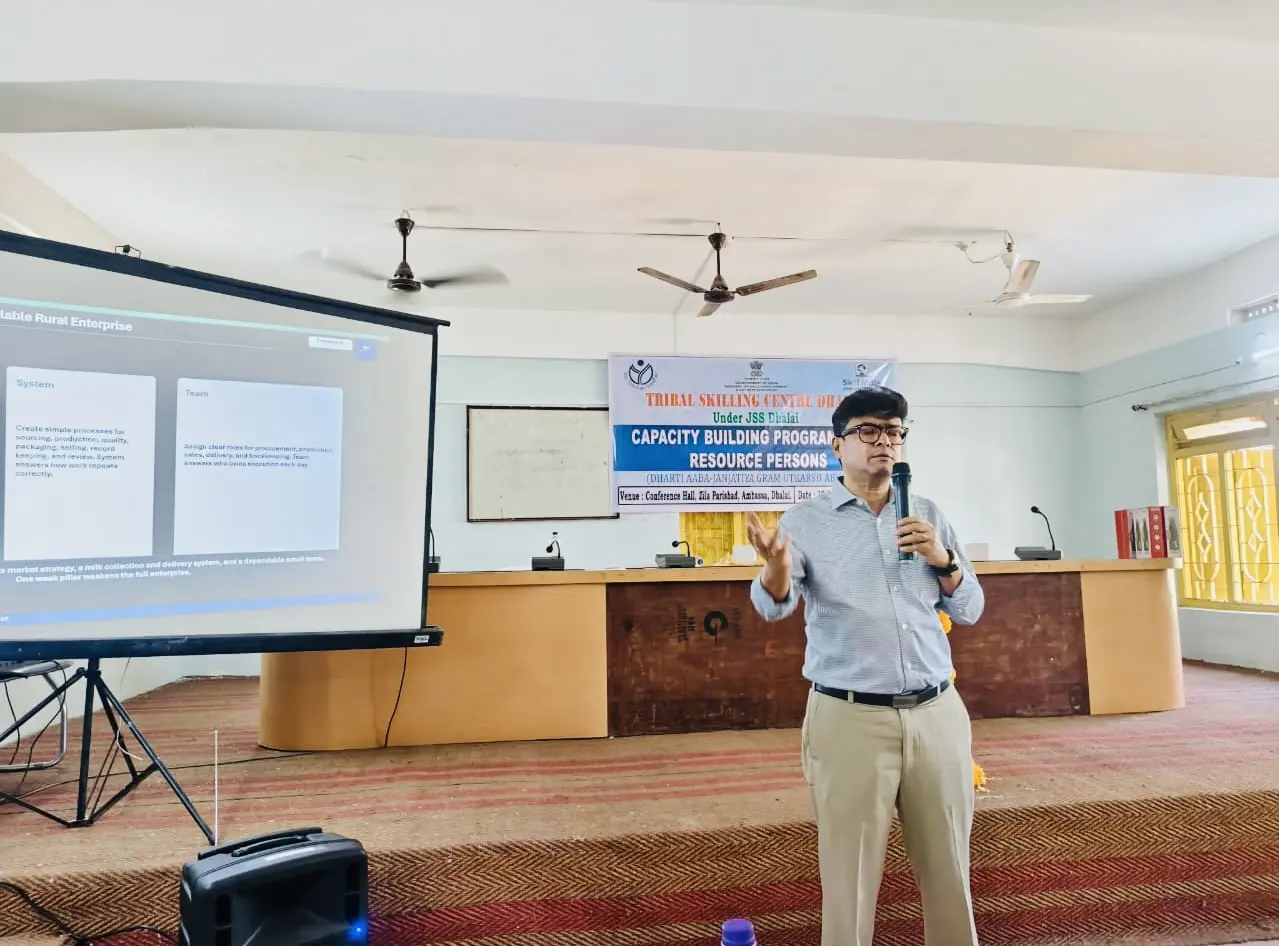 Dr. Jayanta Ghosh presenting a rural enterprise framework on systems, teams and market strategy to resource persons in training